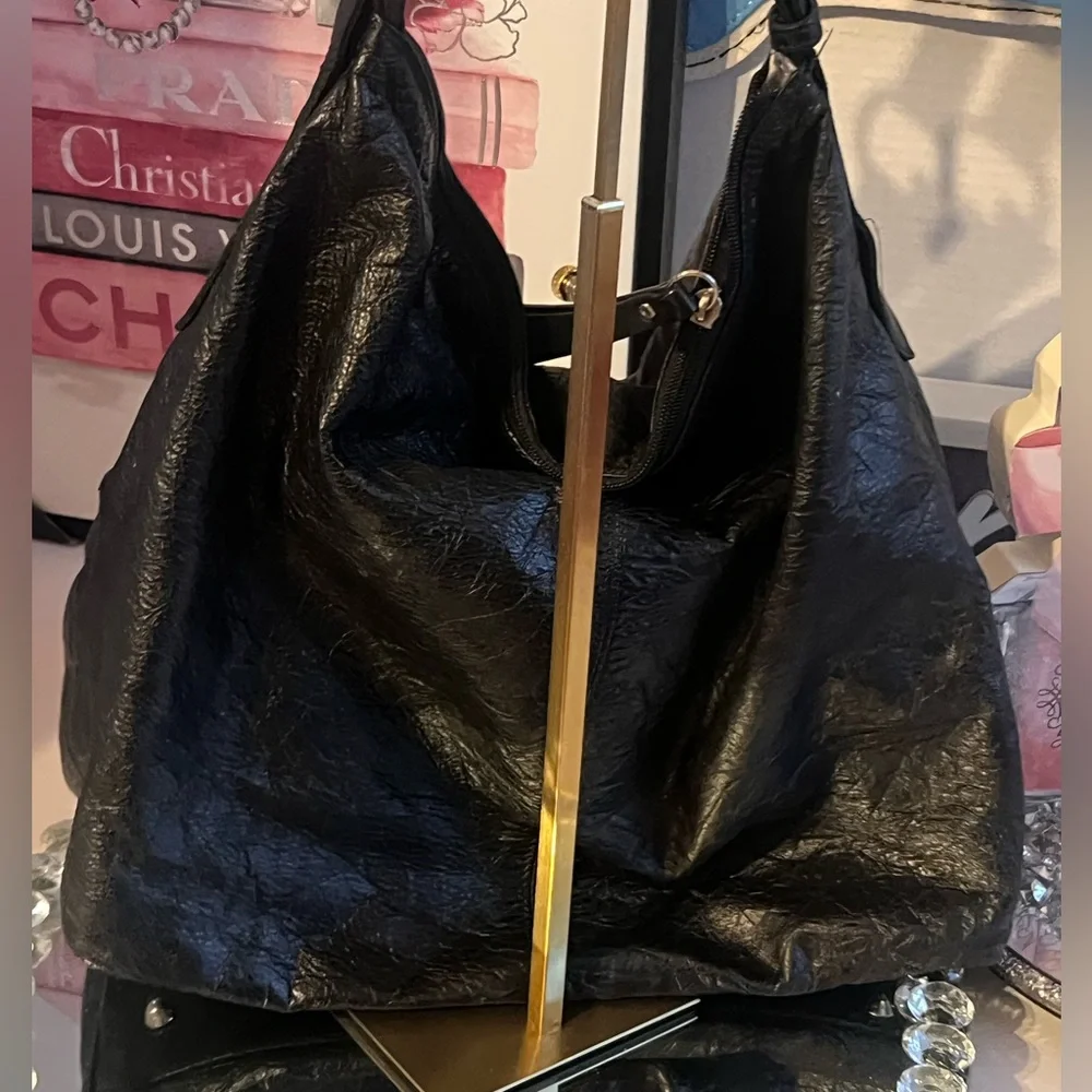 Pulicati black leather shoulder bag, made in Italy.